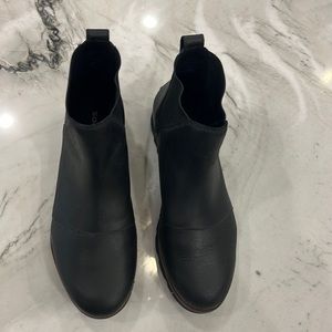 Sorel boots size 8